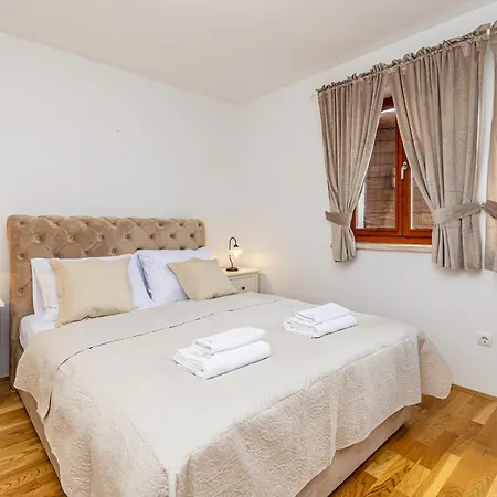 House Casa Di Bronzo With Private Pool Vrh (Krk)