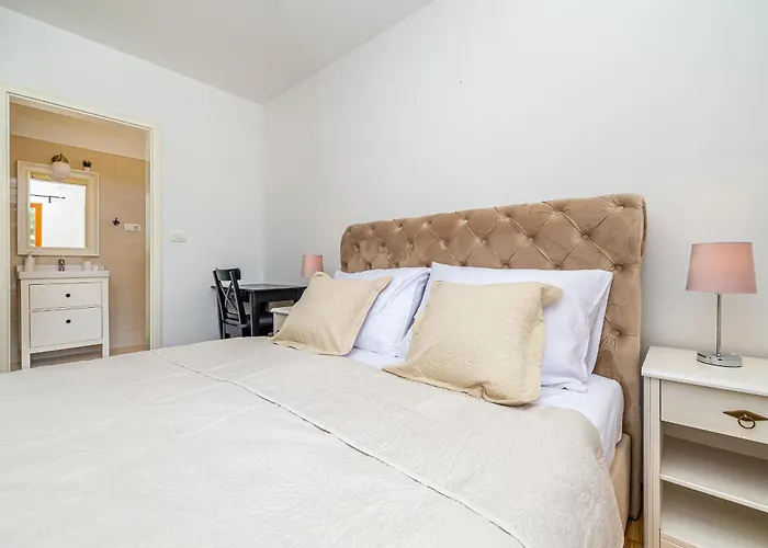 House Casa Di Bronzo With Private Pool * Vrh (Krk)