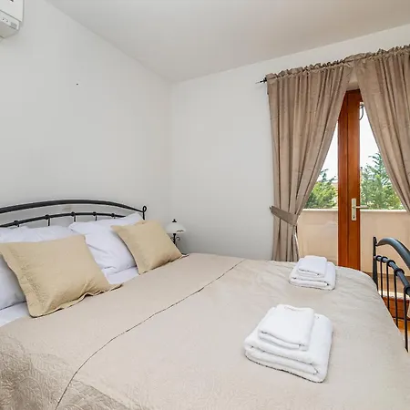 House Casa Di Bronzo With Private Pool * Vrh (Krk)
