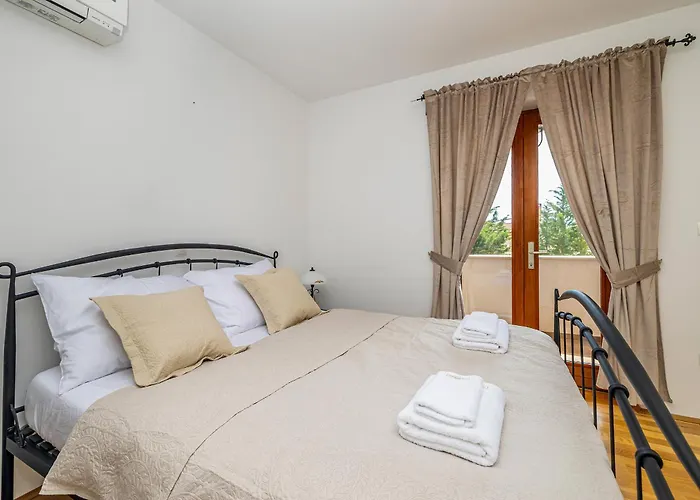 House Casa Di Bronzo With Private Pool * Vrh (Krk)
